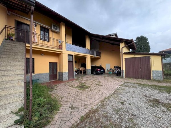 casa indipendente in vendita a Mornago in zona Crugnola