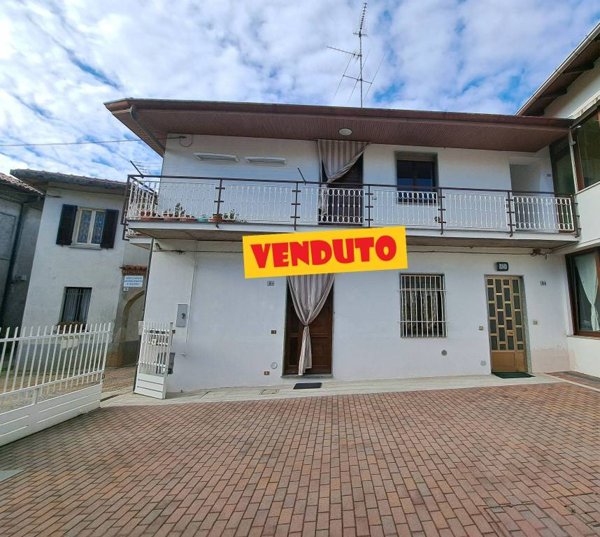 appartamento in vendita ad Oggiona con Santo Stefano in zona Santo Stefano