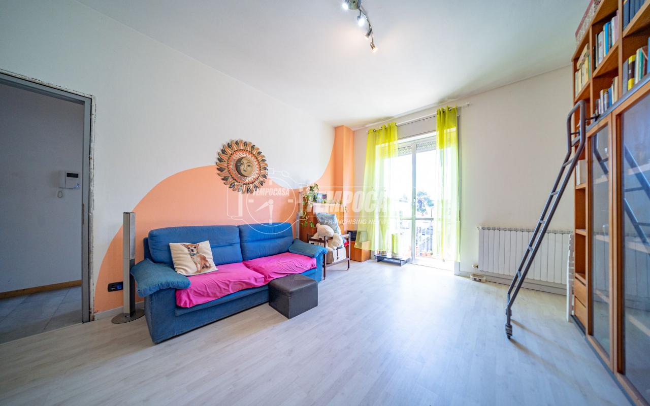 appartamento in vendita ad Oggiona con Santo Stefano in zona Santo Stefano