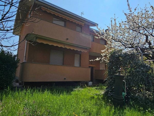 casa indipendente in vendita ad Oggiona con Santo Stefano in zona Santo Stefano