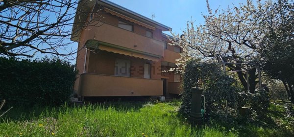 casa indipendente in vendita ad Oggiona con Santo Stefano in zona Santo Stefano