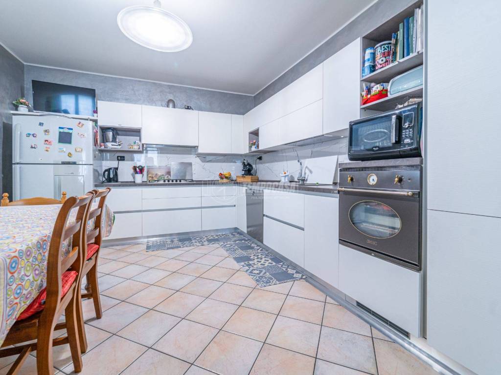 appartamento in vendita ad Oggiona con Santo Stefano in zona Santo Stefano