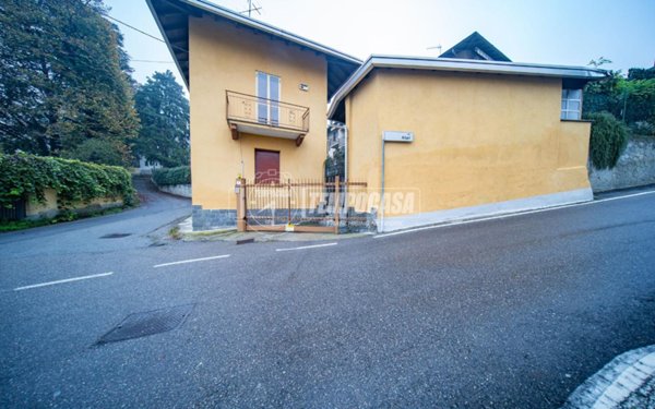 casa indipendente in vendita ad Oggiona con Santo Stefano in zona Santo Stefano