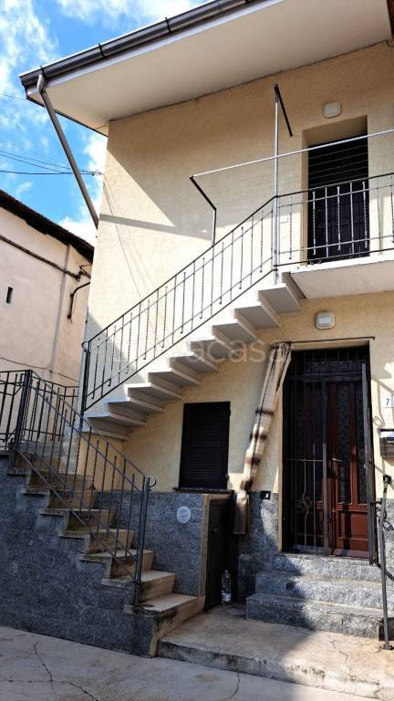 casa semindipendente ad Oggiona con Santo Stefano in zona Santo Stefano