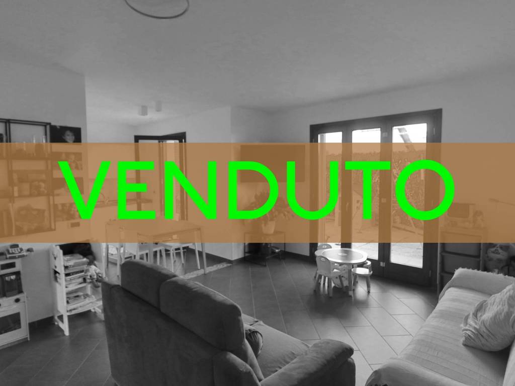 appartamento in vendita ad Oggiona con Santo Stefano in zona Santo Stefano