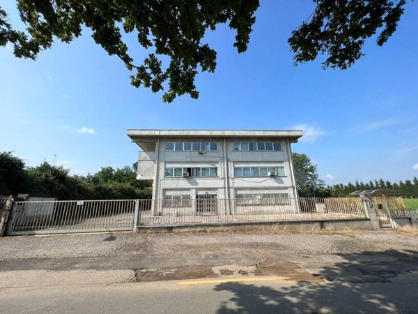 locale commerciale in vendita ad Oggiona con Santo Stefano in zona Santo Stefano