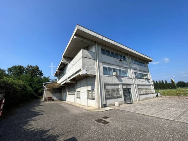 locale commerciale in vendita ad Oggiona con Santo Stefano in zona Santo Stefano