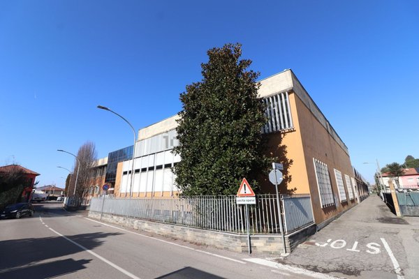 capannone in vendita ad Oggiona con Santo Stefano in zona Santo Stefano