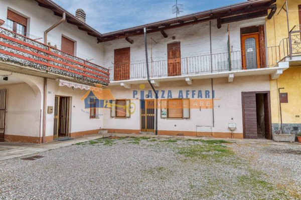 casa indipendente in vendita ad Oggiona con Santo Stefano in zona Santo Stefano