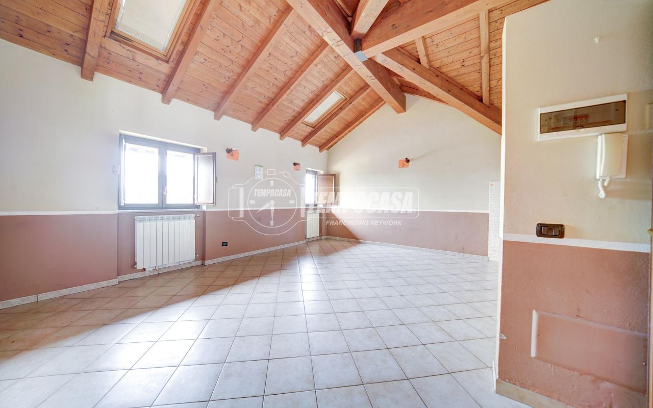 appartamento in vendita ad Oggiona con Santo Stefano in zona Santo Stefano
