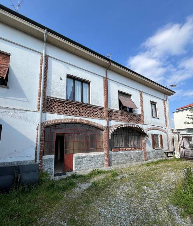 casa indipendente in vendita ad Oggiona con Santo Stefano in zona Santo Stefano