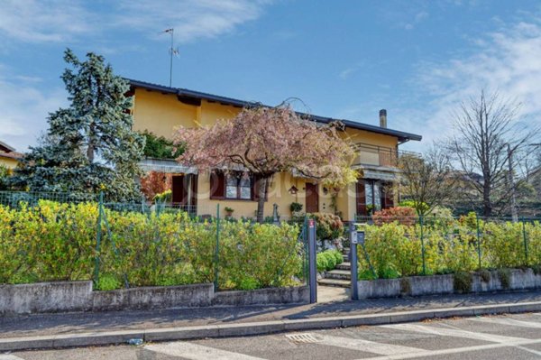 casa indipendente in vendita ad Oggiona con Santo Stefano