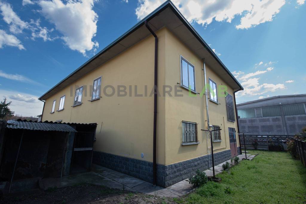 casa indipendente in vendita ad Oggiona con Santo Stefano in zona Santo Stefano
