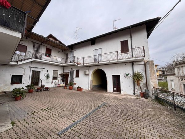 casa indipendente in vendita ad Oggiona con Santo Stefano in zona Santo Stefano
