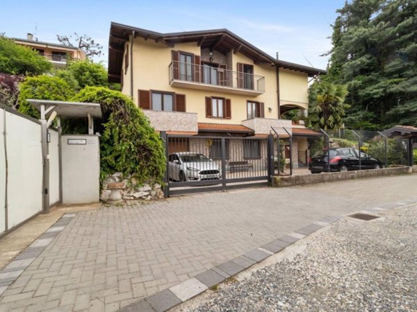 casa indipendente in vendita ad Oggiona con Santo Stefano in zona Santo Stefano