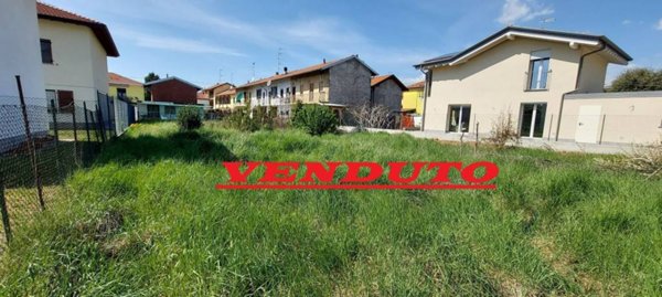 casa indipendente in vendita ad Oggiona con Santo Stefano in zona Santo Stefano