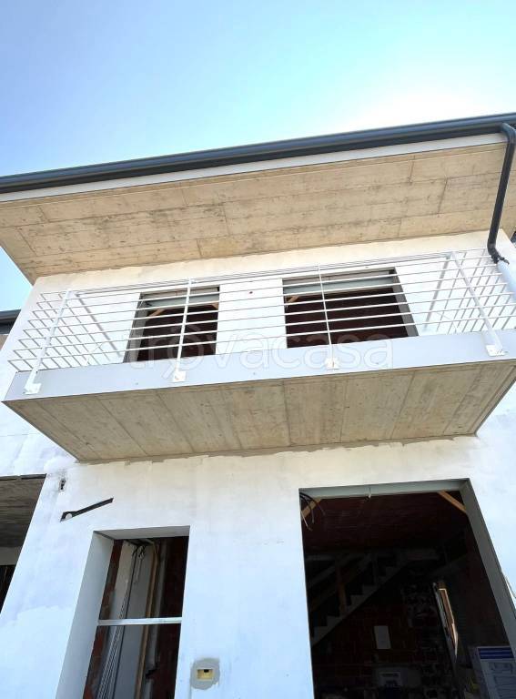 casa indipendente in vendita ad Oggiona con Santo Stefano in zona Santo Stefano