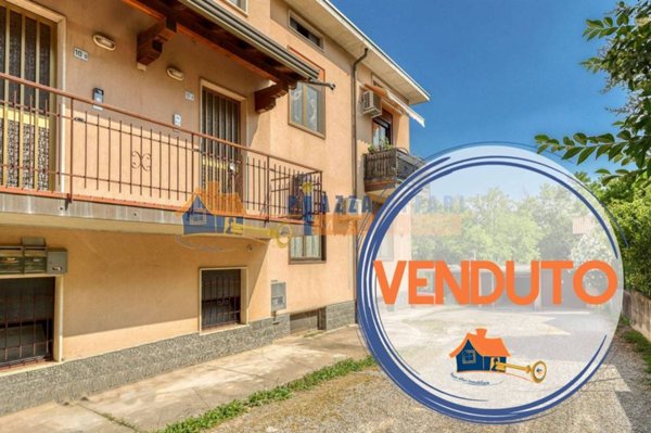 appartamento in vendita ad Oggiona con Santo Stefano in zona Santo Stefano