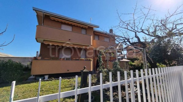 casa indipendente in vendita ad Oggiona con Santo Stefano in zona Santo Stefano
