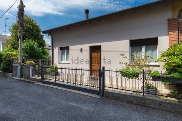 casa indipendente in vendita ad Oggiona con Santo Stefano