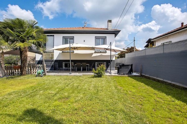 casa indipendente in vendita ad Oggiona con Santo Stefano