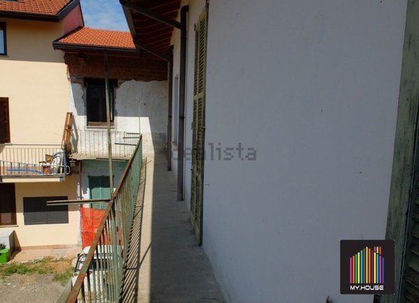 appartamento in vendita ad Oggiona con Santo Stefano in zona Santo Stefano