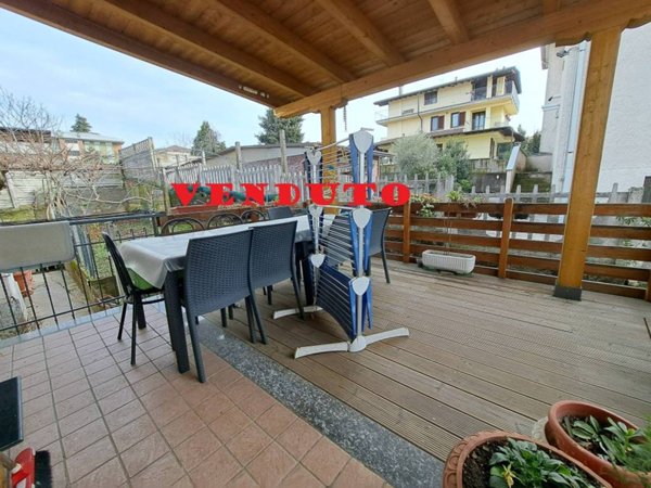 casa indipendente in vendita ad Oggiona con Santo Stefano in zona Santo Stefano