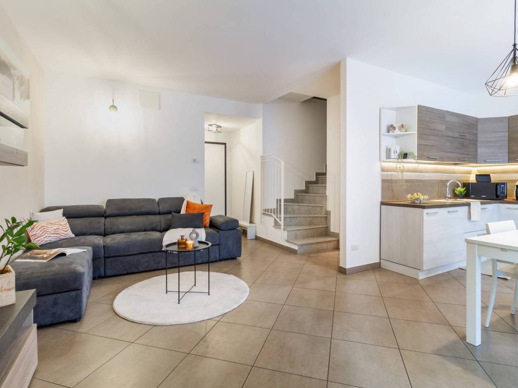 casa indipendente in vendita ad Oggiona con Santo Stefano