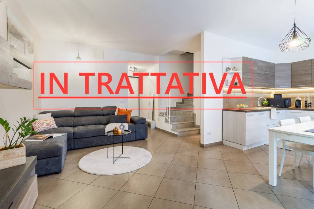 casa indipendente in vendita ad Oggiona con Santo Stefano