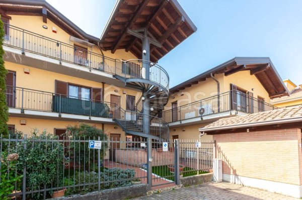 appartamento in vendita ad Oggiona con Santo Stefano