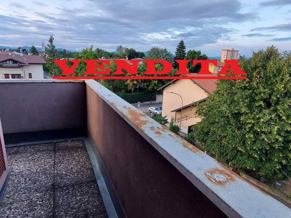 appartamento in vendita ad Oggiona con Santo Stefano in zona Santo Stefano