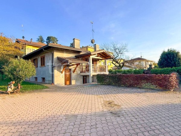 casa indipendente in vendita ad Oggiona con Santo Stefano in zona Santo Stefano