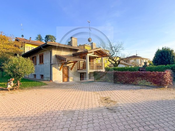 casa indipendente in vendita ad Oggiona con Santo Stefano in zona Santo Stefano
