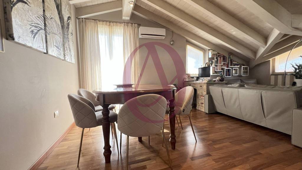 appartamento in vendita ad Oggiona con Santo Stefano in zona Santo Stefano