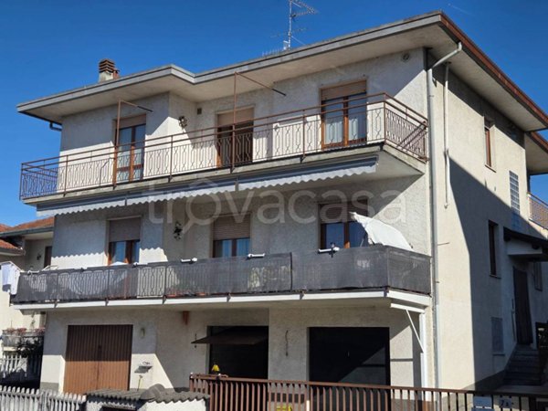 appartamento in vendita ad Oggiona con Santo Stefano in zona Santo Stefano