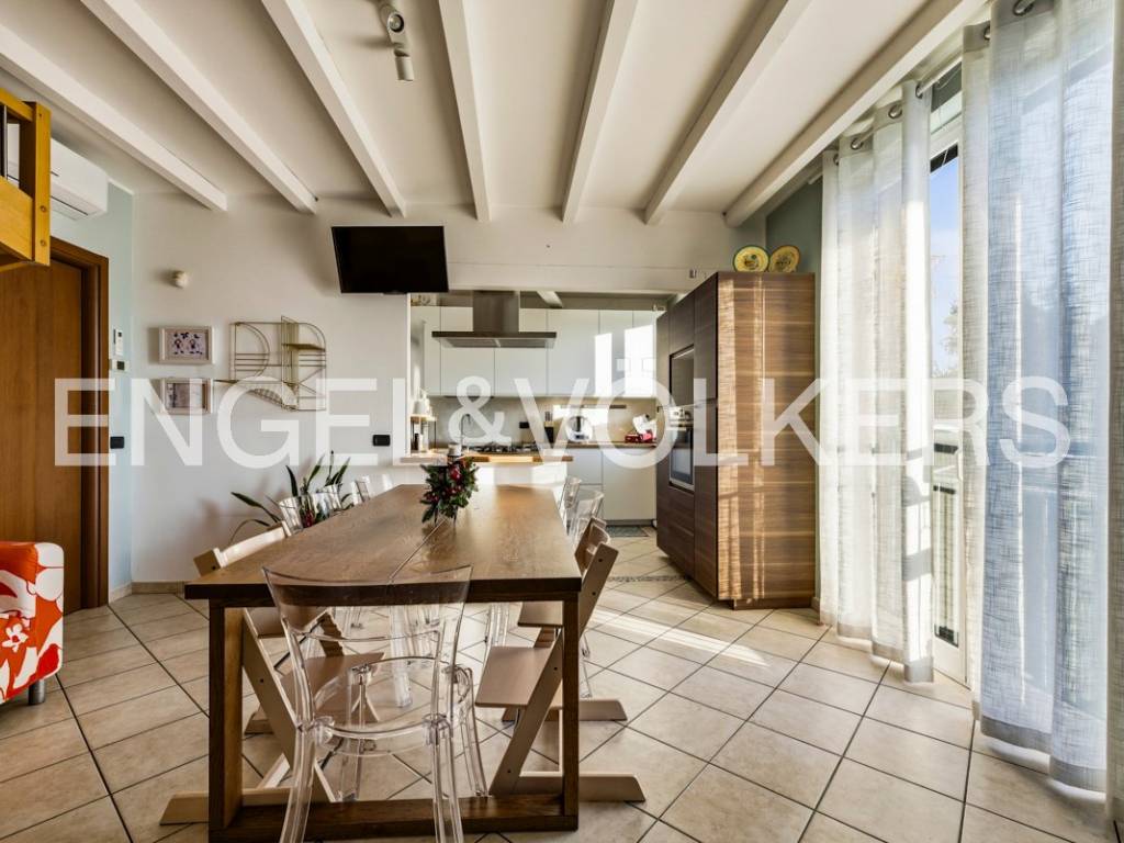 appartamento in vendita ad Oggiona con Santo Stefano in zona Santo Stefano