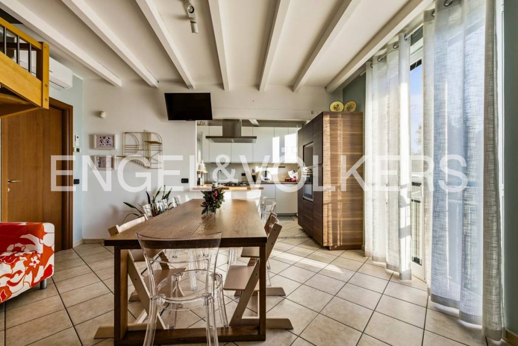 appartamento in vendita ad Oggiona con Santo Stefano in zona Santo Stefano