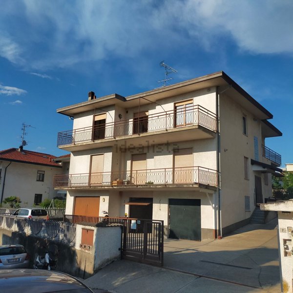 appartamento in vendita ad Oggiona con Santo Stefano in zona Santo Stefano