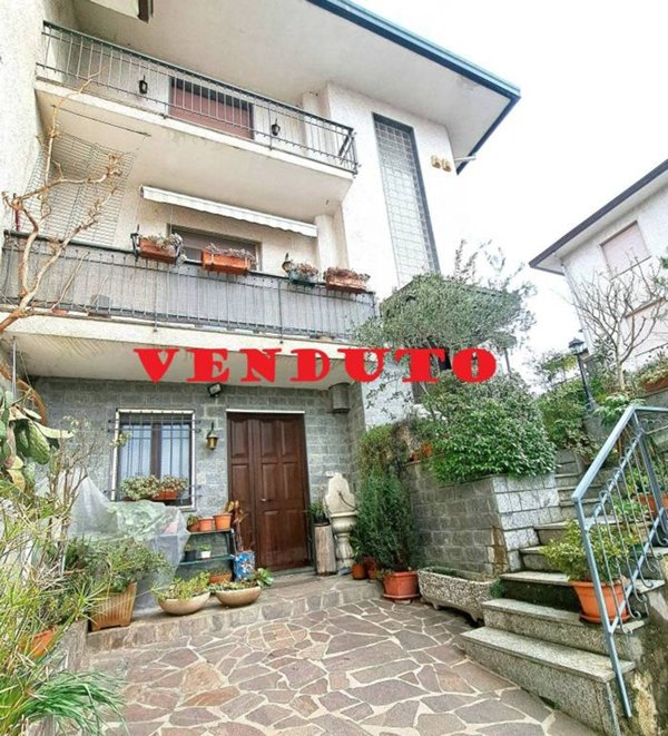 appartamento in vendita ad Oggiona con Santo Stefano in zona Santo Stefano