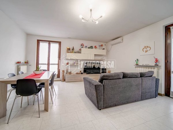 appartamento in vendita ad Oggiona con Santo Stefano in zona Santo Stefano