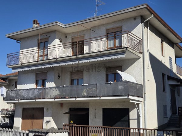 appartamento in vendita ad Oggiona con Santo Stefano in zona Santo Stefano