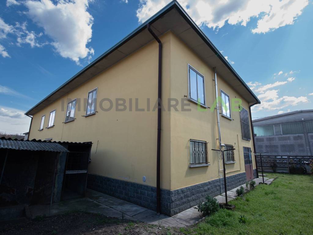 casa indipendente in vendita ad Oggiona con Santo Stefano in zona Santo Stefano