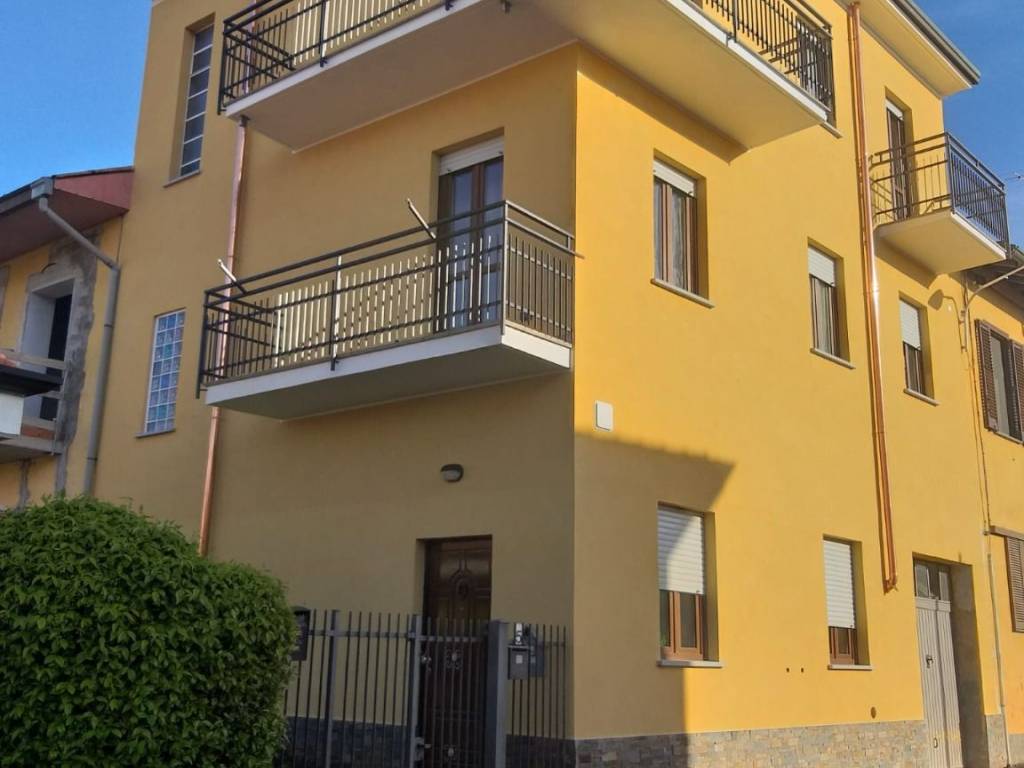 casa indipendente in vendita ad Oggiona con Santo Stefano in zona Santo Stefano