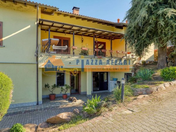 casa indipendente in vendita ad Oggiona con Santo Stefano in zona Santo Stefano