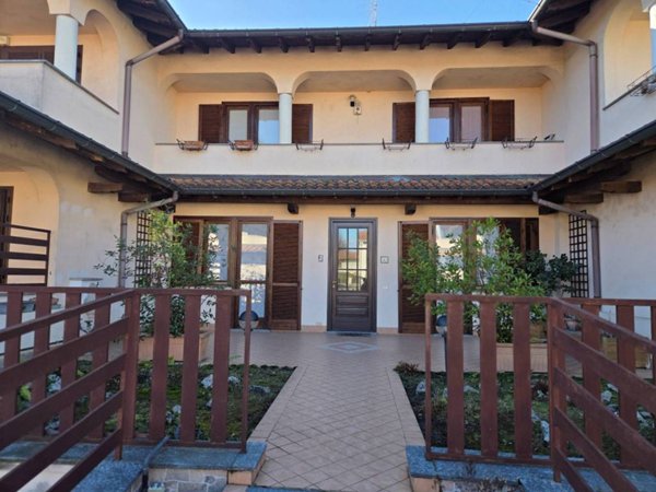 casa indipendente in vendita ad Oggiona con Santo Stefano in zona Santo Stefano