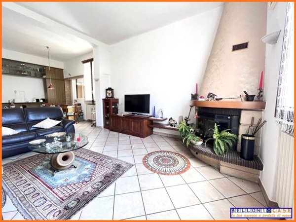 casa indipendente in vendita ad Oggiona con Santo Stefano in zona Santo Stefano