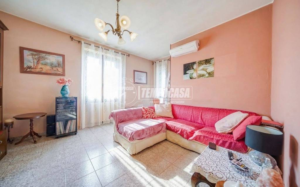 appartamento in vendita ad Oggiona con Santo Stefano in zona Santo Stefano