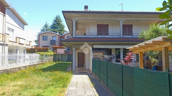 casa indipendente in vendita ad Oggiona con Santo Stefano in zona Santo Stefano