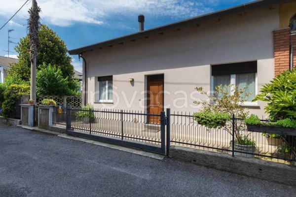 casa indipendente in vendita ad Oggiona con Santo Stefano in zona Santo Stefano