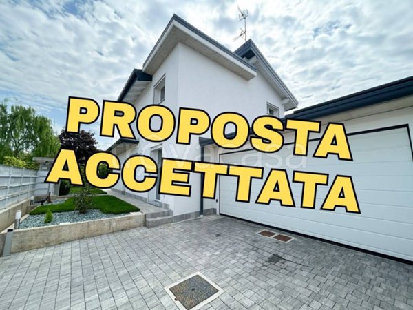casa indipendente in vendita ad Oggiona con Santo Stefano in zona Santo Stefano